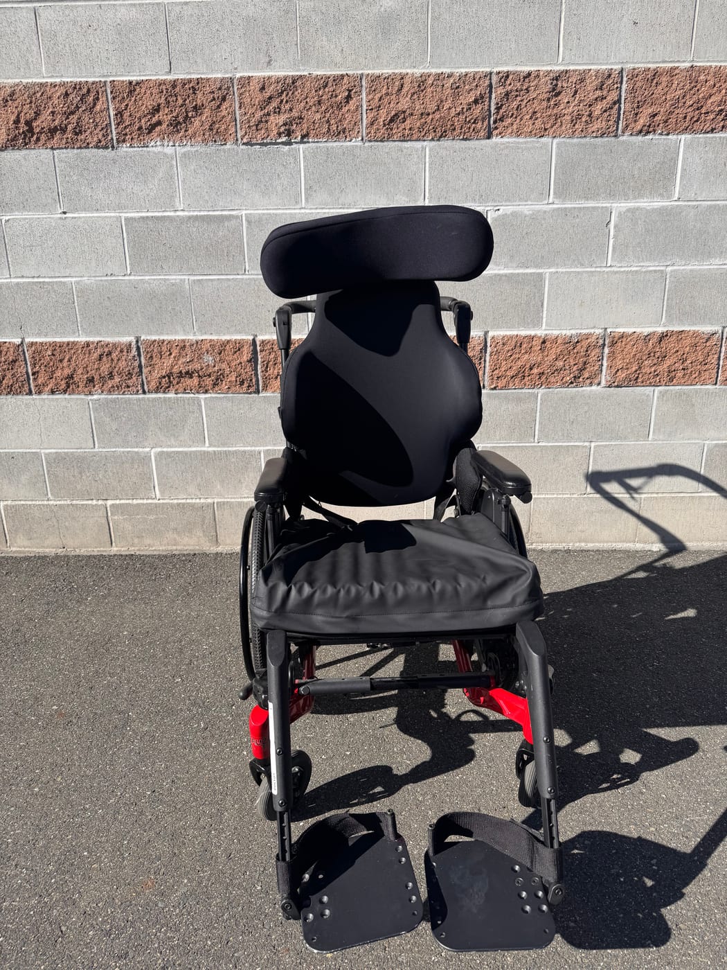 PDG fuze T50 18X20 — used tilt-in-space wheelchair for sale in Victoria, BC