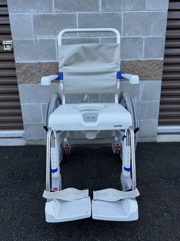 Aquatec Ergo Self-Propel Shower Commode — used commode or shower chair for sale in Victoria, BC