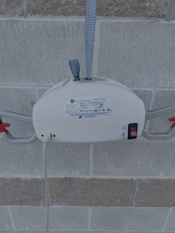 Handicare AP-450 — used patient lift for sale in Victoria, BC