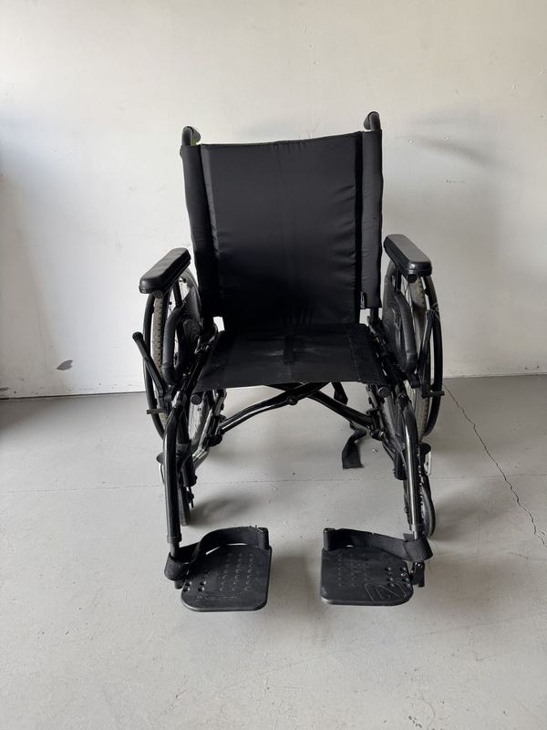 Helio A6 20x16" — used manual wheelchair for sale in Victoria, BC
