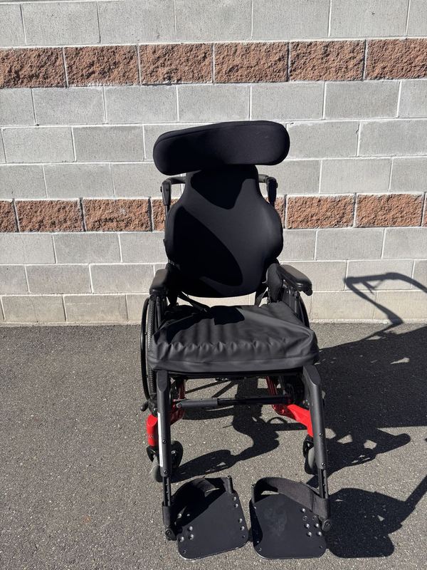 PDG fuze T50 18X20 — used tilt-in-space wheelchair for sale in Victoria, BC